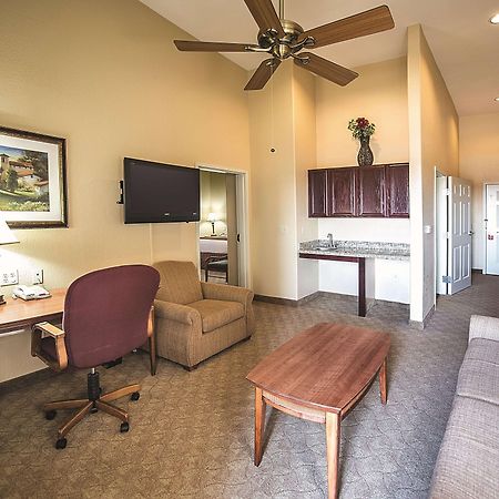 La Quinta By Wyndham Marble Falls Exterior photo