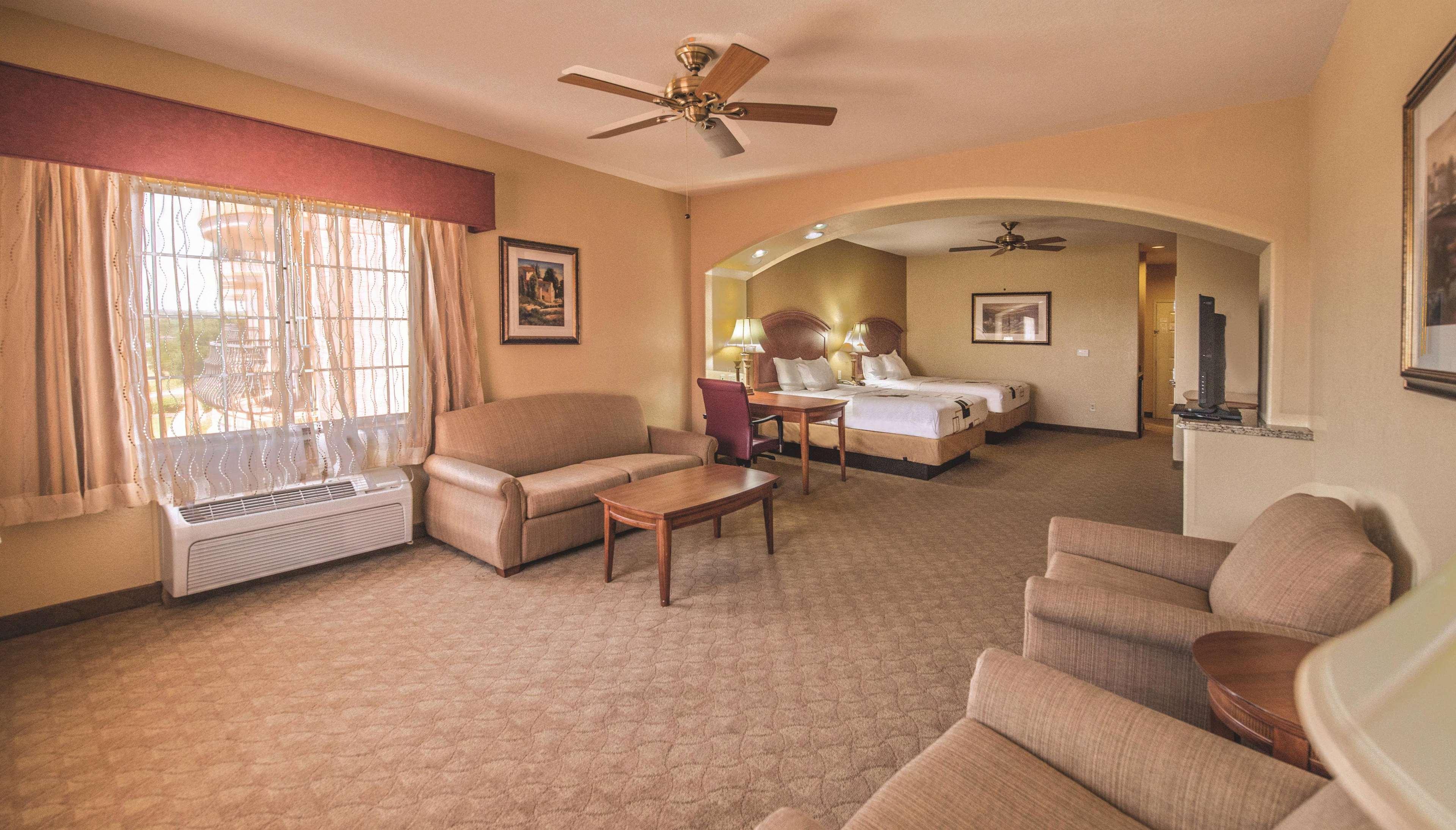 La Quinta By Wyndham Marble Falls Exterior photo