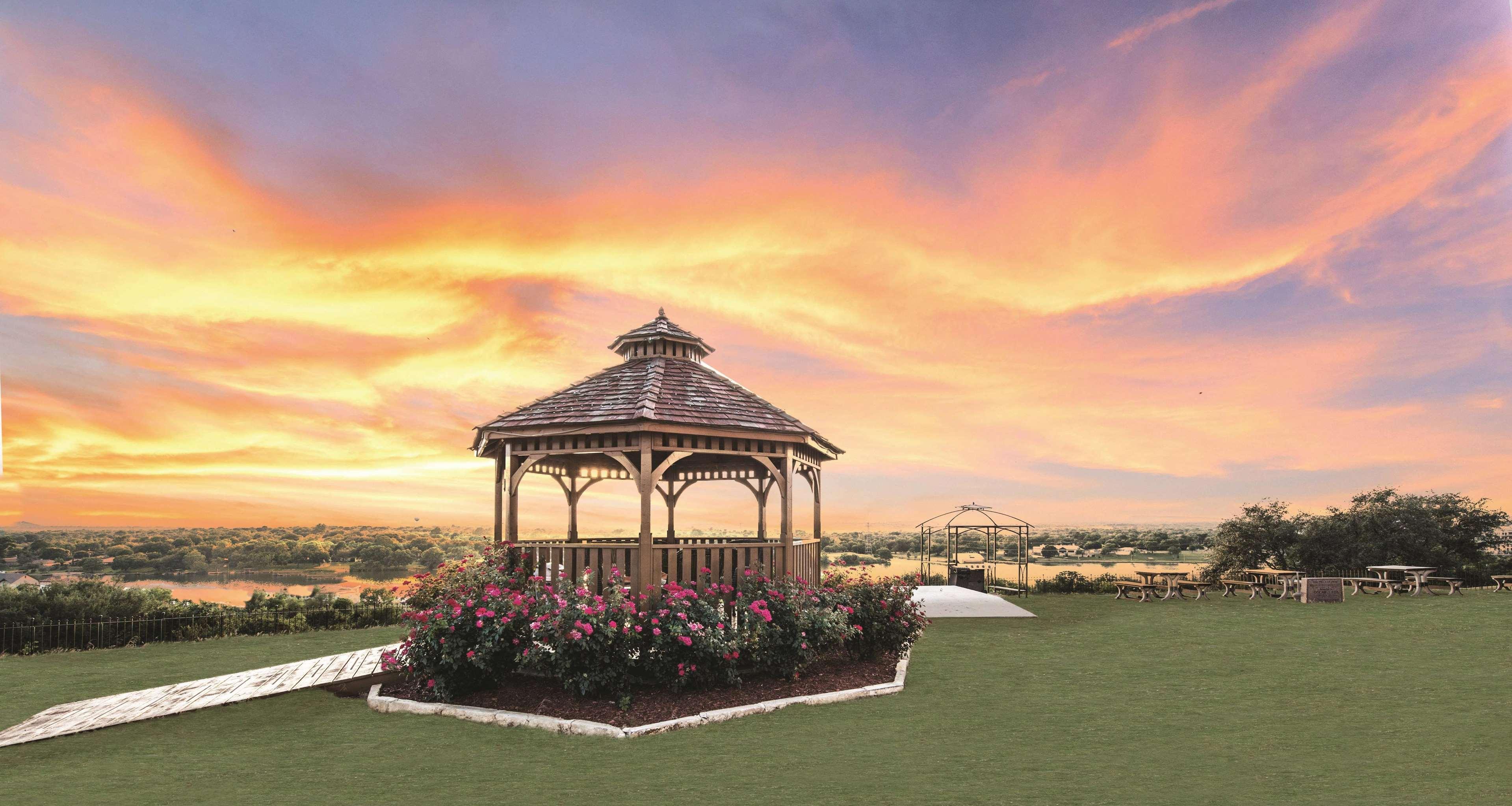 La Quinta By Wyndham Marble Falls Exterior photo