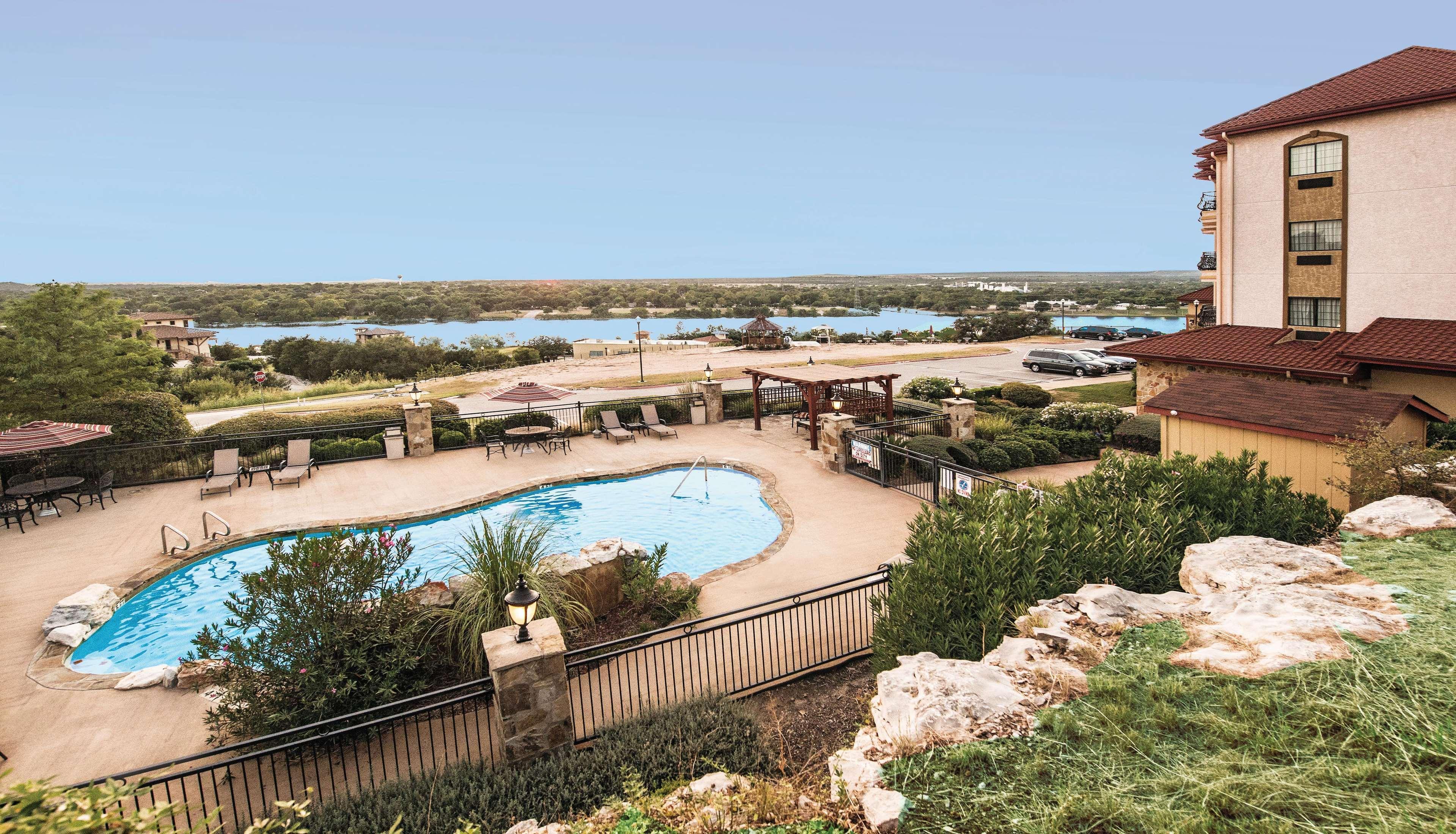 La Quinta By Wyndham Marble Falls Exterior photo